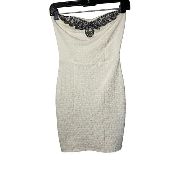 Charlotte Russe Dresses & Skirts - Charlotte Russe White Beaded Sweetheart Neckline Strapless Dress Women's Size Sm